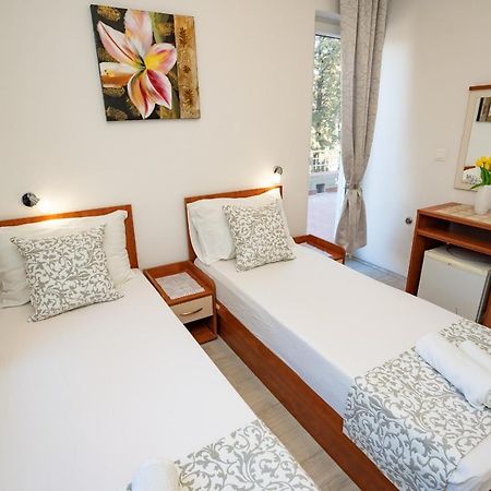 Rooms Magnolia With Pool Novalja Bagian luar foto