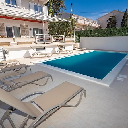 Rooms Magnolia With Pool Novalja Bagian luar foto
