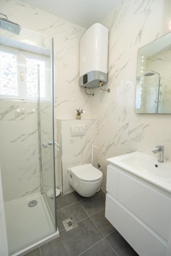 Rooms Magnolia With Pool Novalja Bagian luar foto