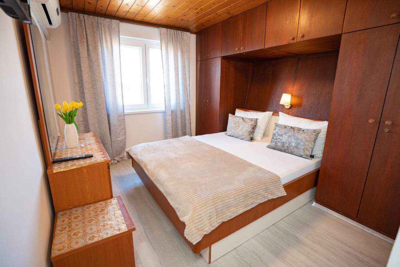 Rooms Magnolia With Pool Novalja Bagian luar foto