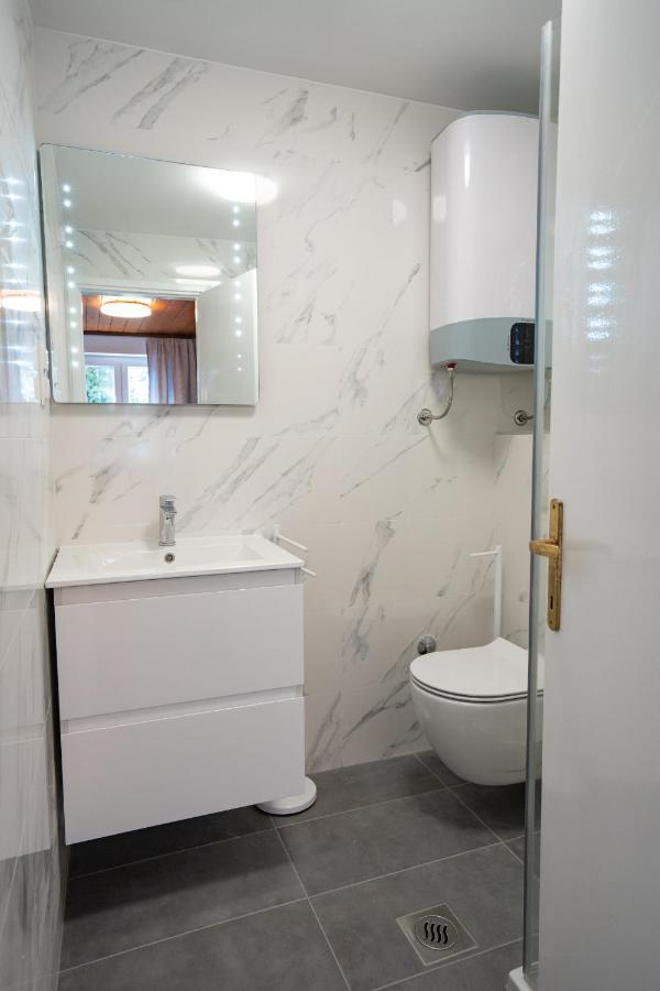 Rooms Magnolia With Pool Novalja Bagian luar foto