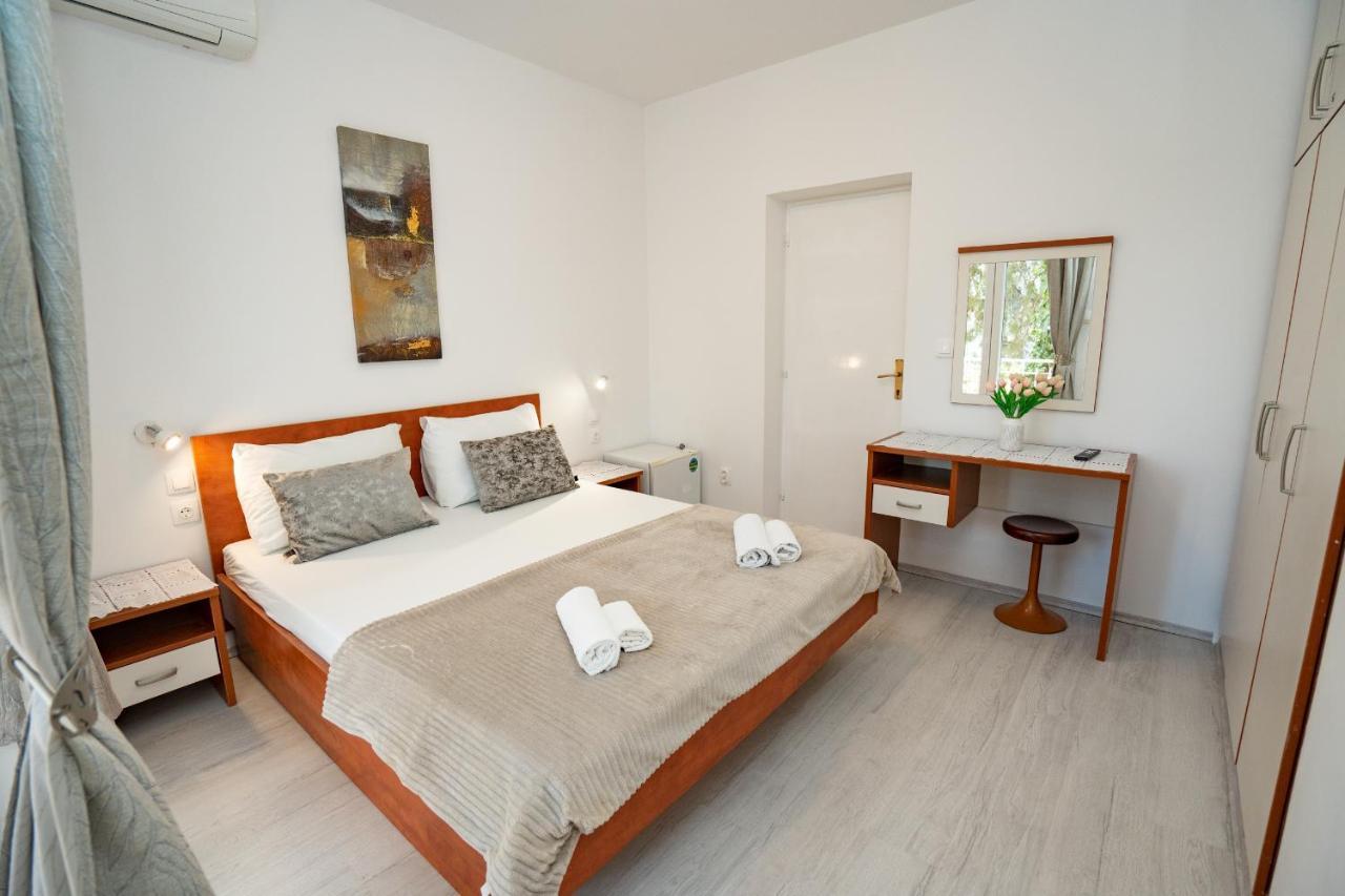 Rooms Magnolia With Pool Novalja Bagian luar foto