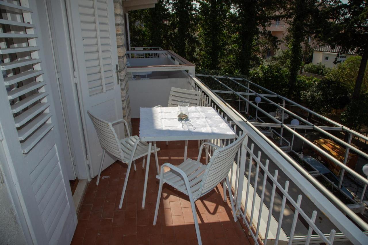 Rooms Magnolia With Pool Novalja Bagian luar foto