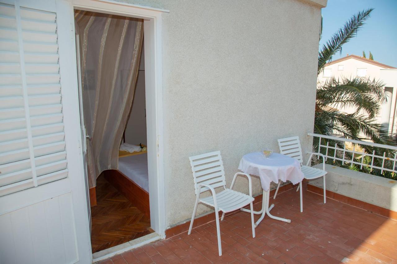 Rooms Magnolia With Pool Novalja Bagian luar foto