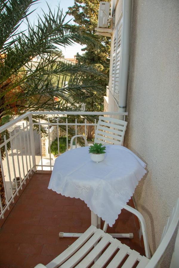 Rooms Magnolia With Pool Novalja Bagian luar foto