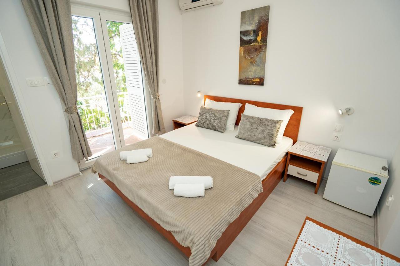 Rooms Magnolia With Pool Novalja Bagian luar foto