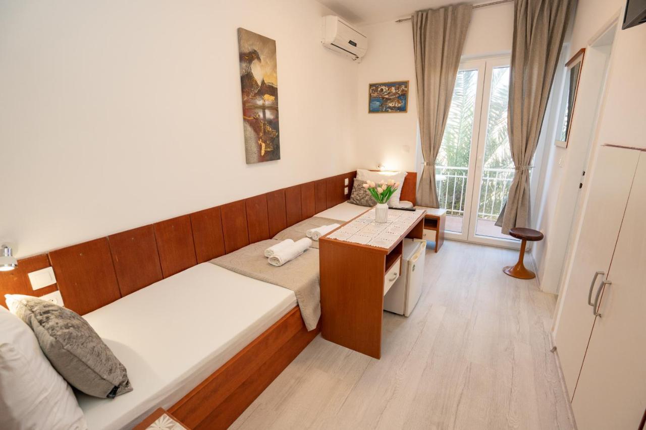 Rooms Magnolia With Pool Novalja Bagian luar foto