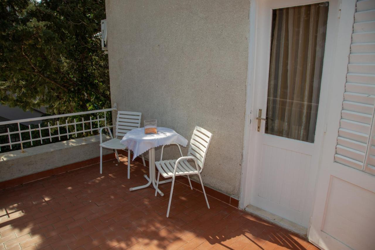 Rooms Magnolia With Pool Novalja Bagian luar foto