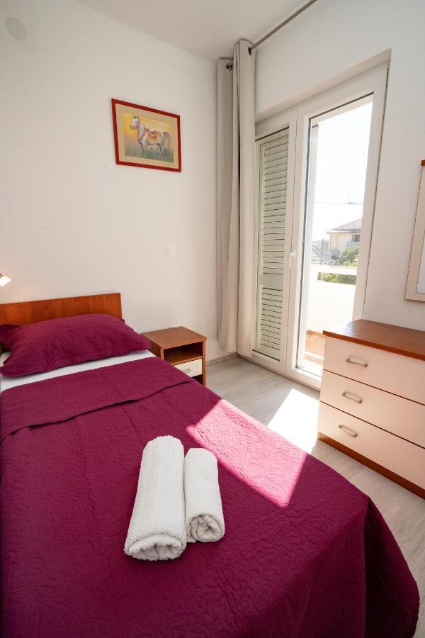 Rooms Magnolia With Pool Novalja Bagian luar foto