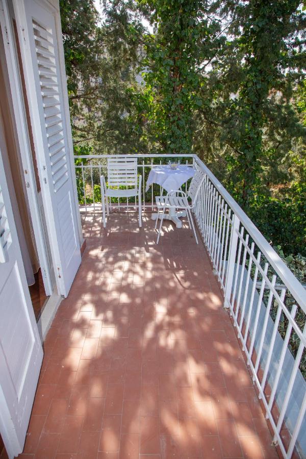 Rooms Magnolia With Pool Novalja Bagian luar foto