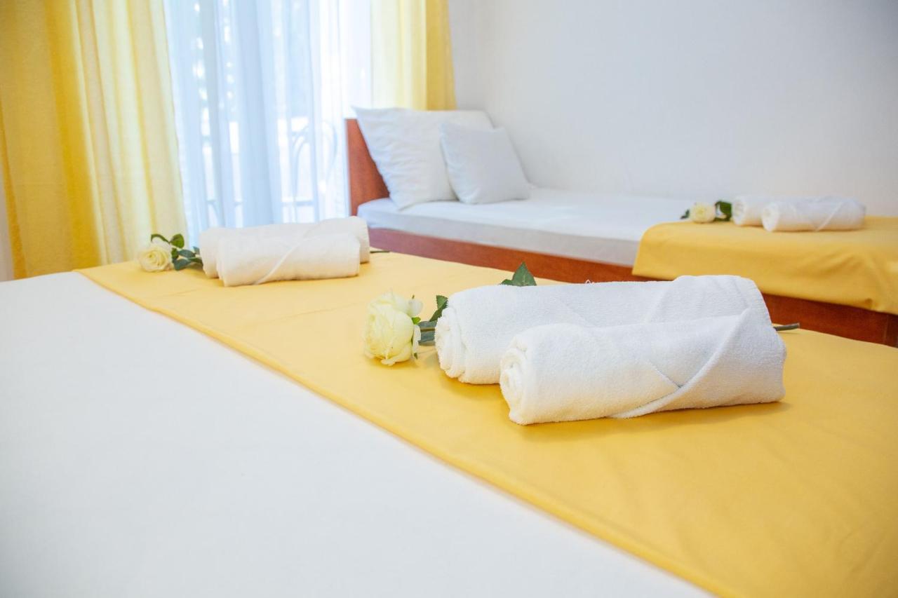 Rooms Magnolia With Pool Novalja Bagian luar foto