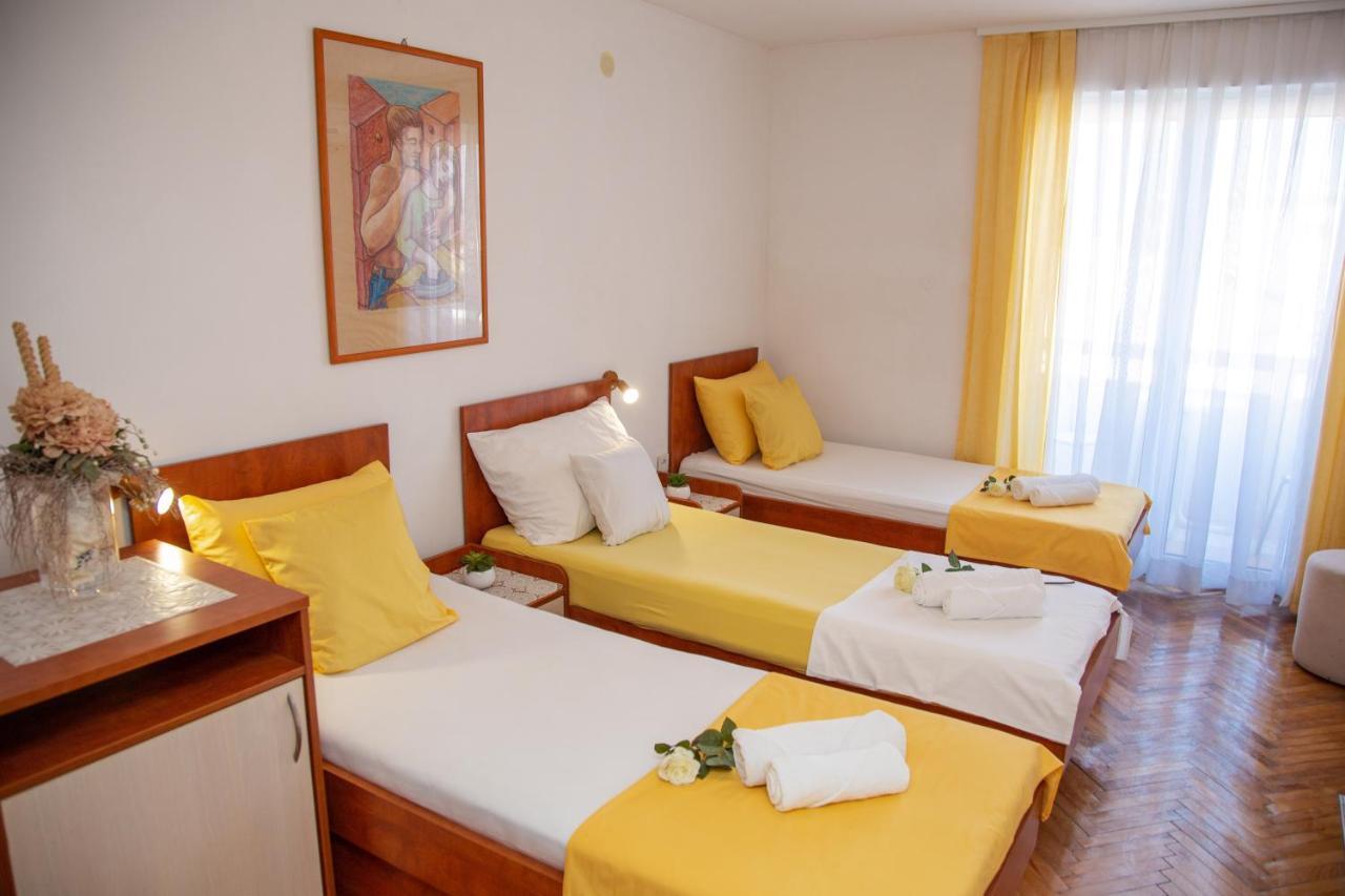 Rooms Magnolia With Pool Novalja Bagian luar foto