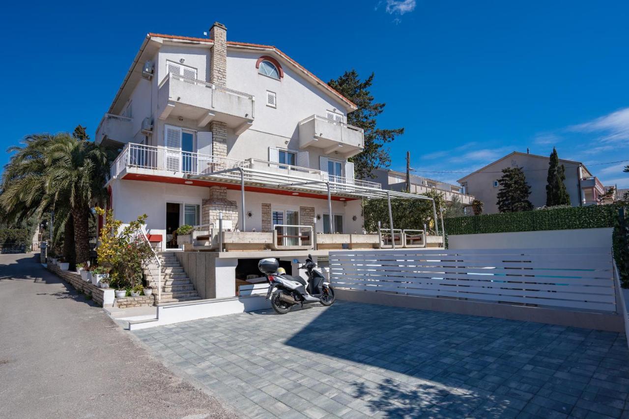 Rooms Magnolia With Pool Novalja Bagian luar foto