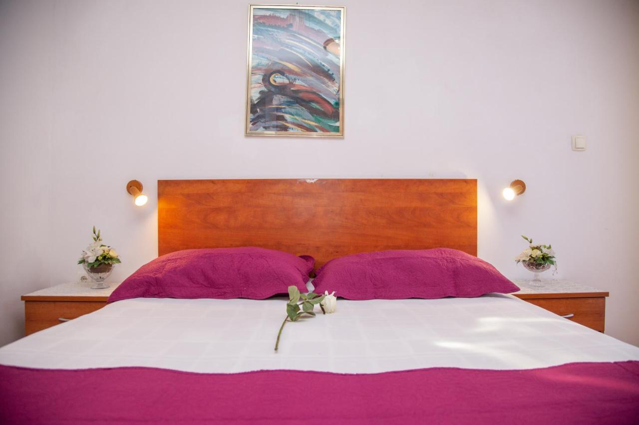 Rooms Magnolia With Pool Novalja Bagian luar foto