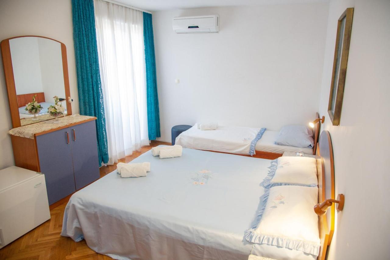 Rooms Magnolia With Pool Novalja Bagian luar foto