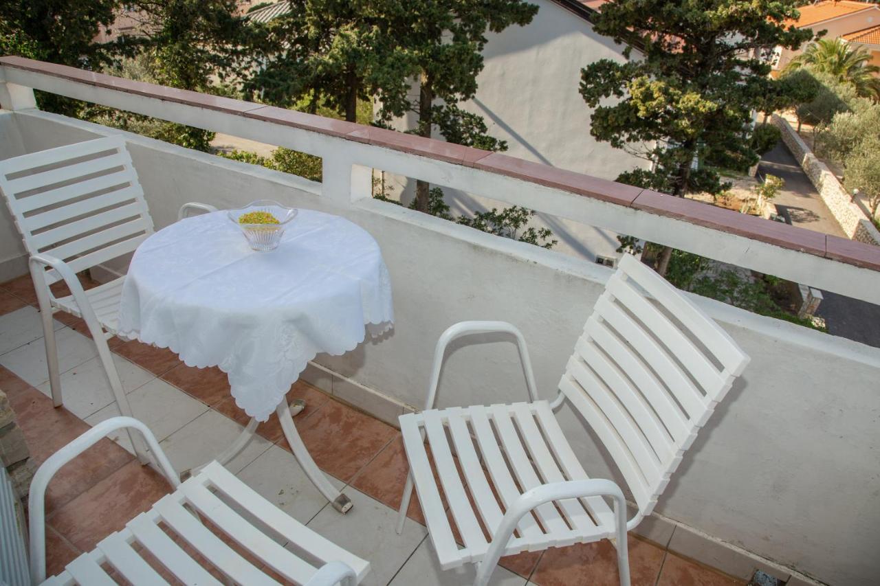 Rooms Magnolia With Pool Novalja Bagian luar foto