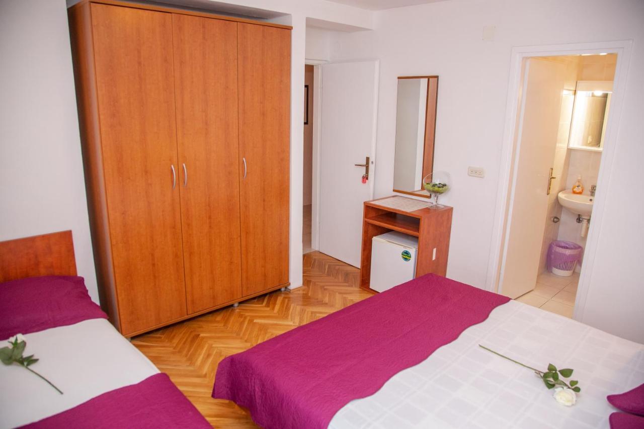 Rooms Magnolia With Pool Novalja Bagian luar foto