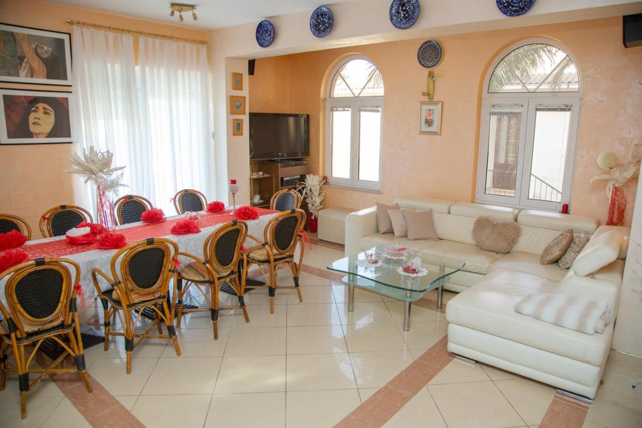 Rooms Magnolia With Pool Novalja Bagian luar foto
